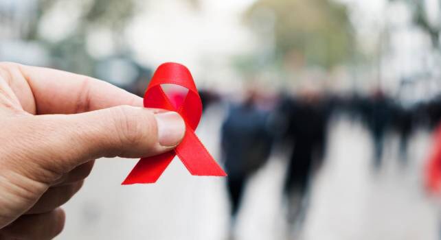 Las mujeres mayores con VIH tienen peor calidad de vida y mayor riesgo de mortalidad que los hombres