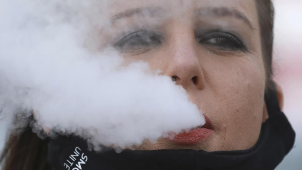 La OMS alerta de que los fumadores tienen más riesgo de morir por la Covid-19