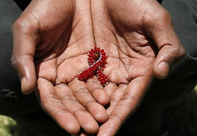 Estudio: aumento de la ingesta de medicamentos contra el VIH con el modelo de Amazon Prime