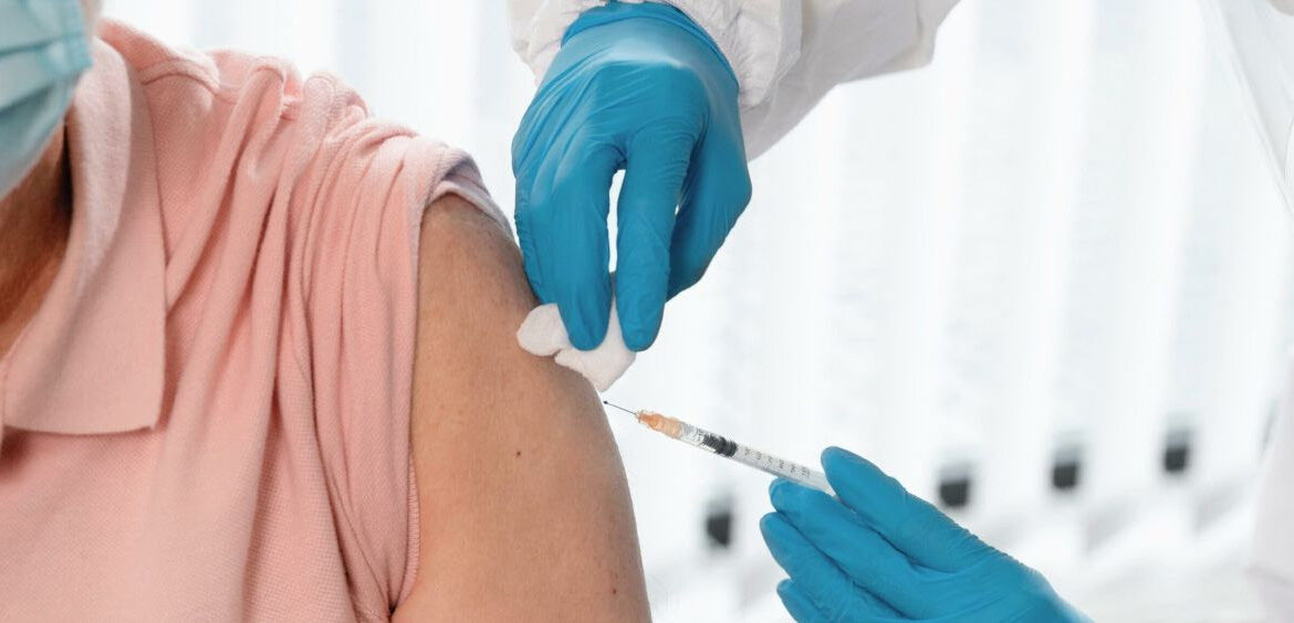 La OMS pide acceso global a las vacunas contra la COVID-19 para las personas que viven con VIH
