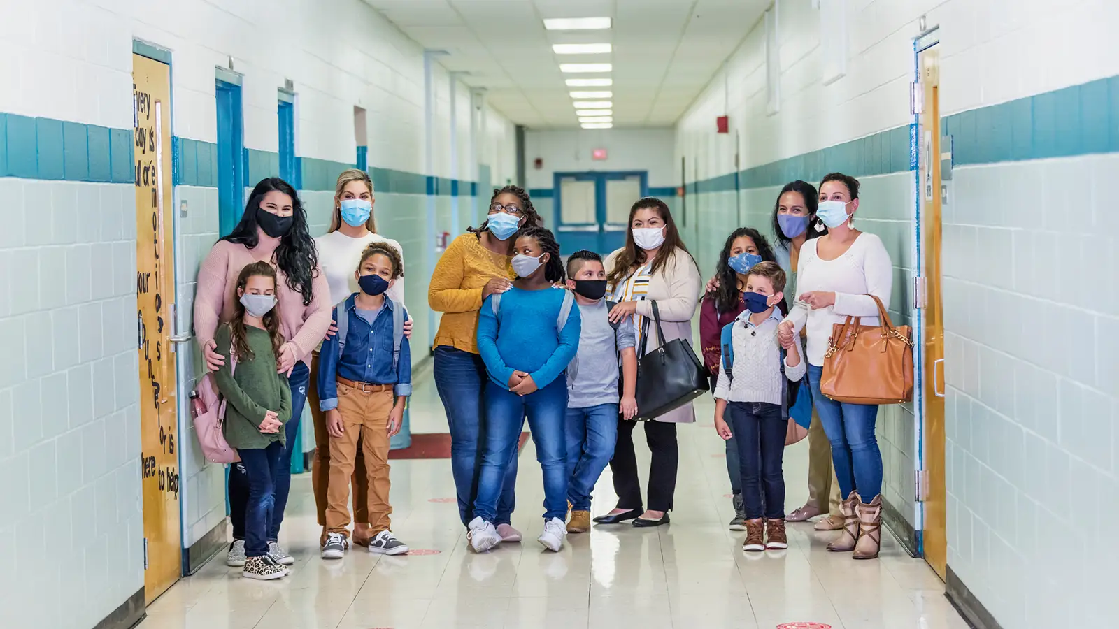 Fauci: La máscara y las vacunas son necesarias en las escuelas