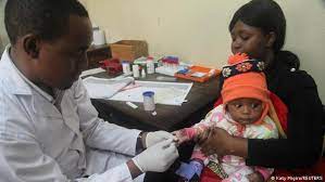La OMS respalda oficialmente la primera vacuna contra la malaria