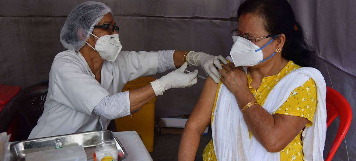 La OMS aprueba una nueva vacuna COVID-19 fabricada en India