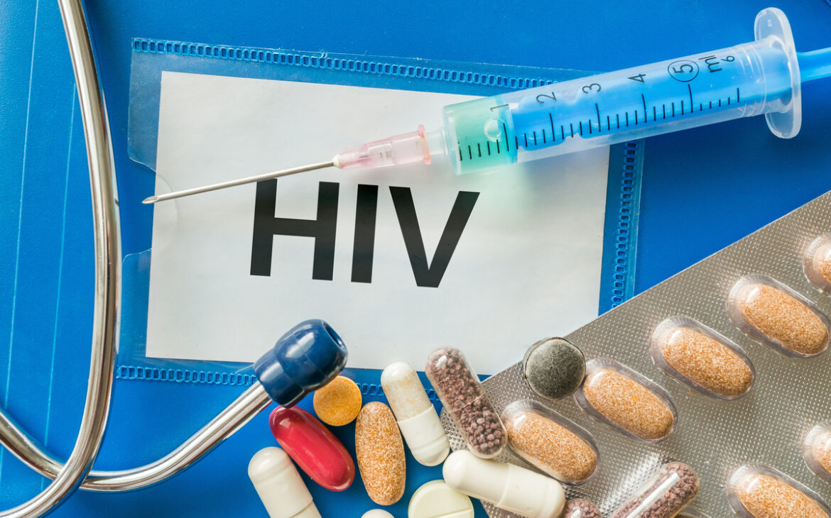 La FDA levantó la suspensión clínica del lenacapavir en investigación para el tratamiento del VIH y la profilaxis previa a la exposición. Todos los estudios clínicos que evalúan lenacapavir inyectable ahora pueden reanudarse.